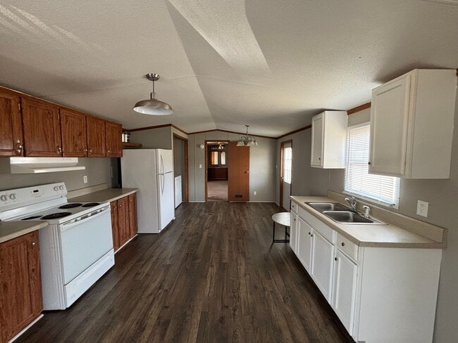 Building Photo - 2 Bed 2 Bath Mobile Home