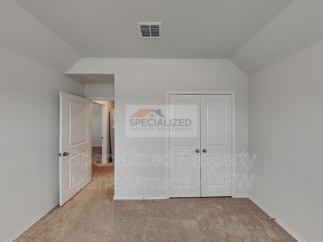 Building Photo - 453 Milverton Dr