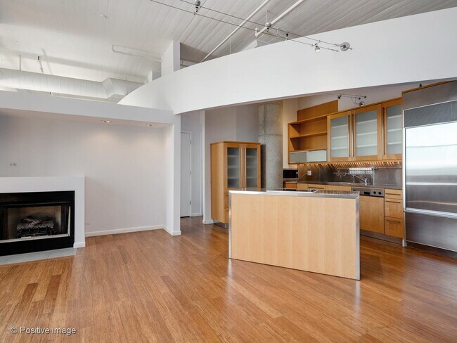 Building Photo - 728 W Jackson Blvd