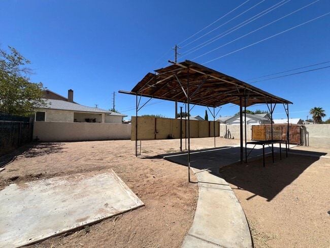 Building Photo - 3 Bedroom 2 Bathroom House with RV Parking...
