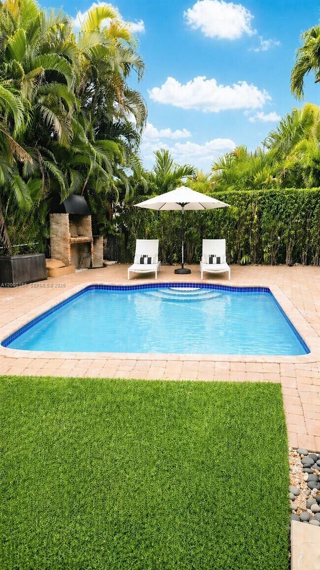 Building Photo - 1212 Aguila Ave