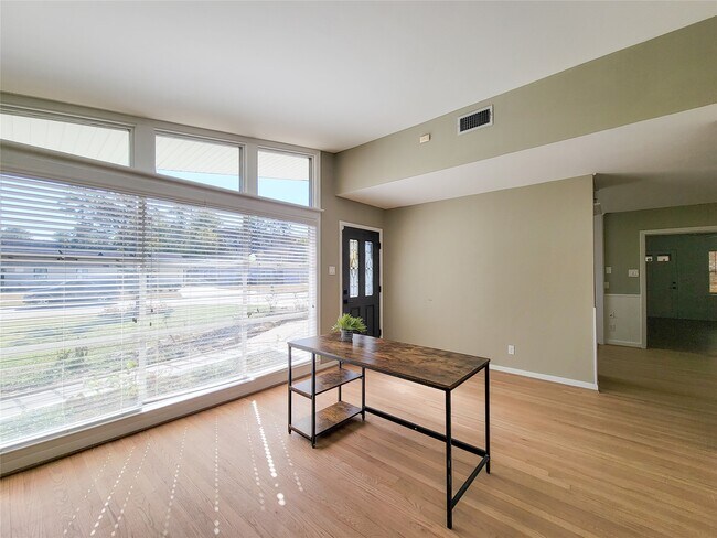 Building Photo - 2318 Ansbury Dr