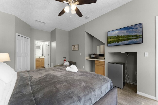 Building Photo - 4-Bedroom, 4-Bathroom in Kissimmee ***MOVE-IN SPECIAL/50% 2ND MONTH***(FURNISHED/OPTIONAL)