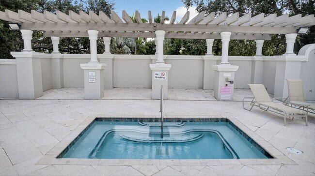 Building Photo - 10337 Trianon Pl