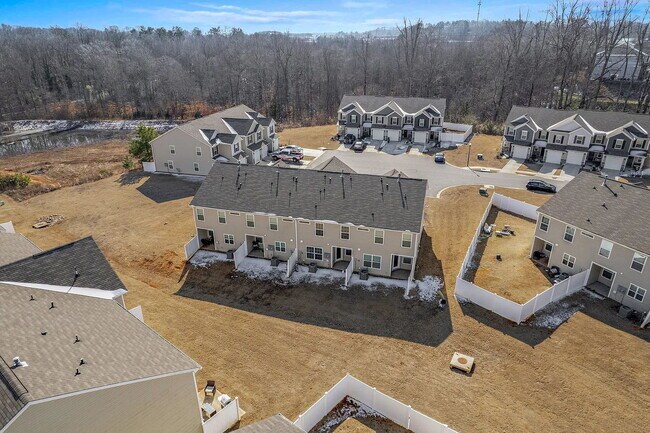 Building Photo - Family Friendly 3 Bedroom Townhome in Pendleton