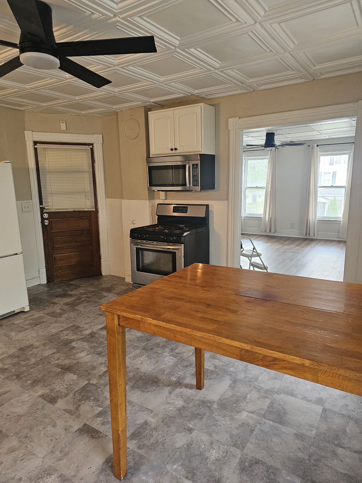 KKitchn - 105 Laverack Ave