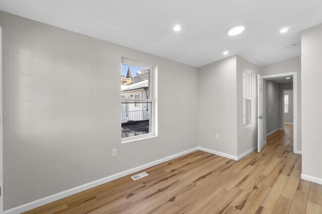 Building Photo - 208 S Durham St