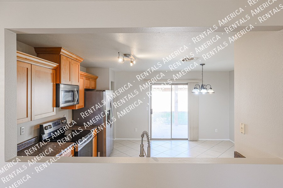 Building Photo - 11802 W Columbine Dr