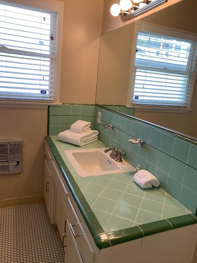 Building Photo - 225 3rd Ave