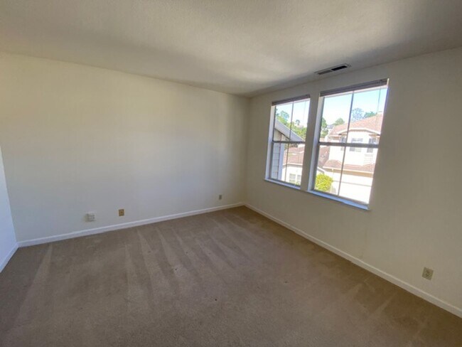 Building Photo - 15 Glen Lake Dr