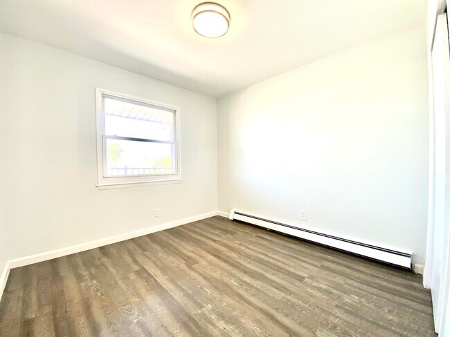 Building Photo - 512 Avenue C