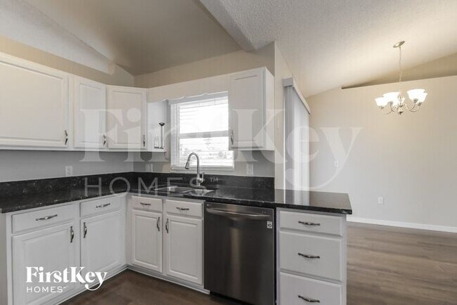 Building Photo - 2800 Fifer Dr