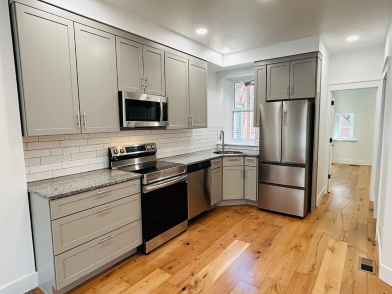 Primary Photo - 606 W Lemon St