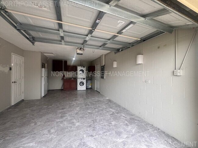 Building Photo - PRICE REDUCED FOR QUICK MOVE IN!! 2-2 Home plus 1 bed-1 bath Mother in Law Suite!