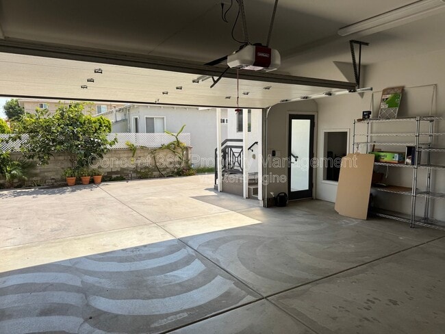 Building Photo - 1143 W 163rd St