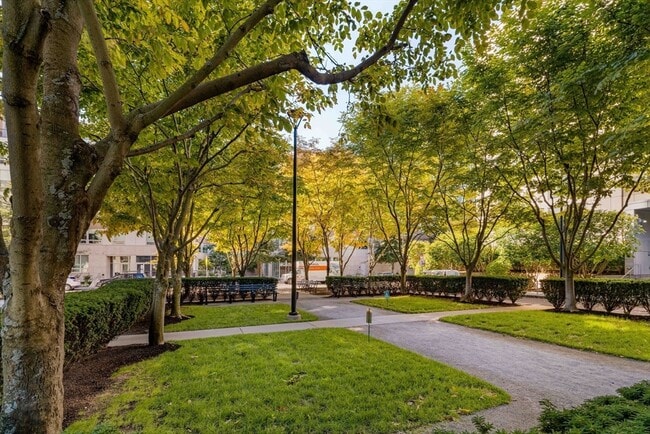 Building Photo - 2 Earhart St