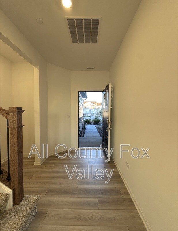 Building Photo - 1135 White Oak Cir