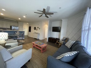 Building Photo - Recently renovated condominium in the well sought-after Crow Creek subdivision!