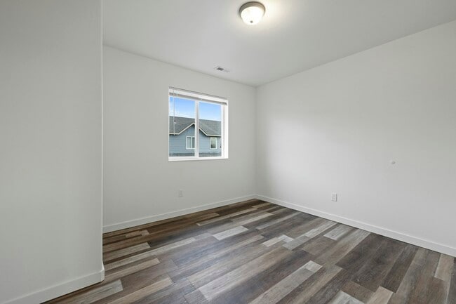 Building Photo - 2631 W Marina Dr