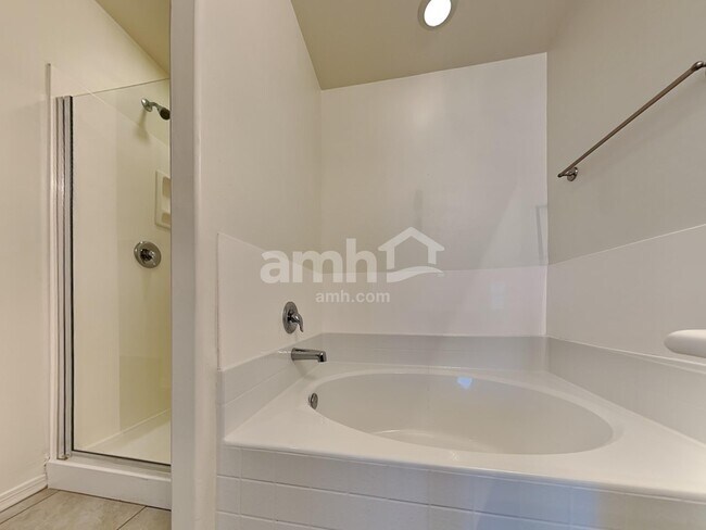 Building Photo - 11754 W Vanderbilt Farms Way