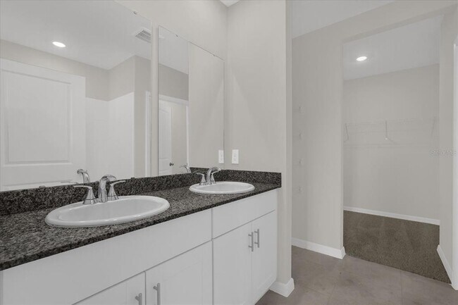 Building Photo - 5526 Clove Row