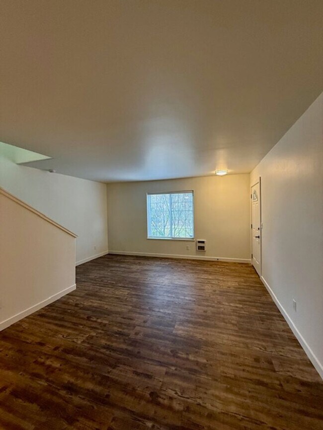 Building Photo - 1290 NW Knoxville Blvd