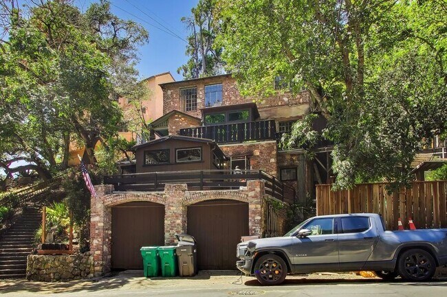Building Photo - 7361 Claremont Ave