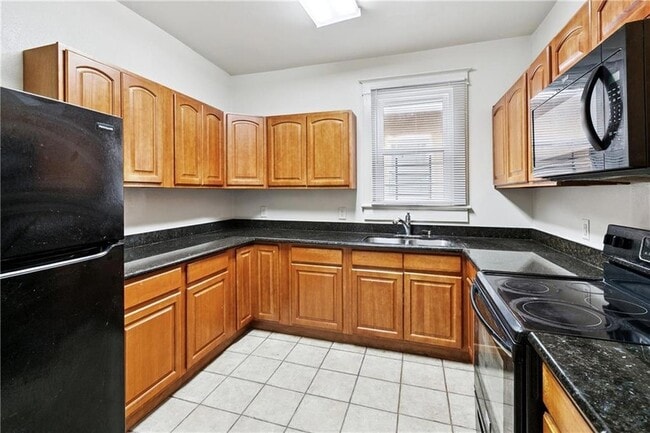 Building Photo - 2025 Lowerline St