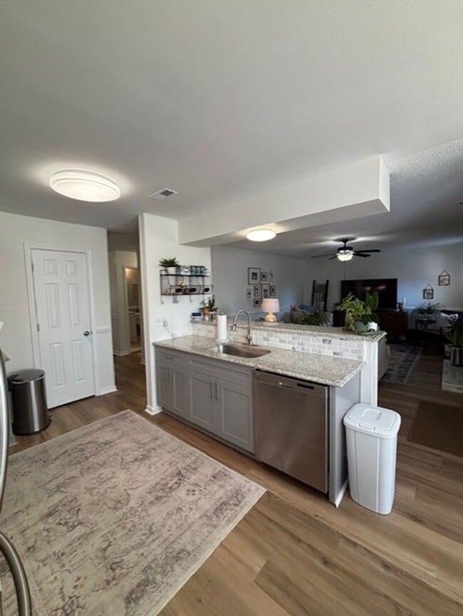 Building Photo - Glenwood