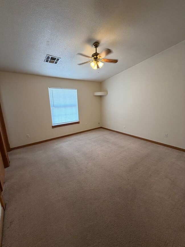 Building Photo - 2425 Bugatti Dr