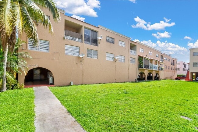 Building Photo - 1305 W 53rd St