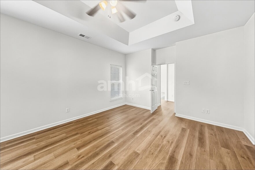 Building Photo - 5071 Sunburst Ln