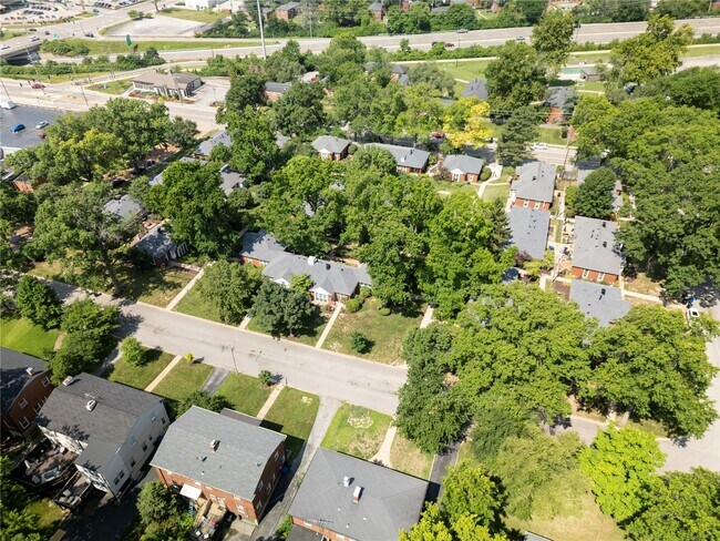 Building Photo - 725 Berick Dr