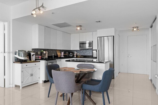 Building Photo - 92 SW 3rd St