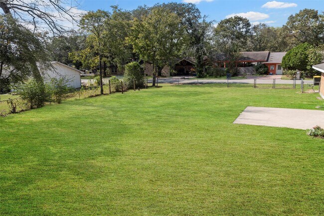 Building Photo - 209 Moss Hill Ln