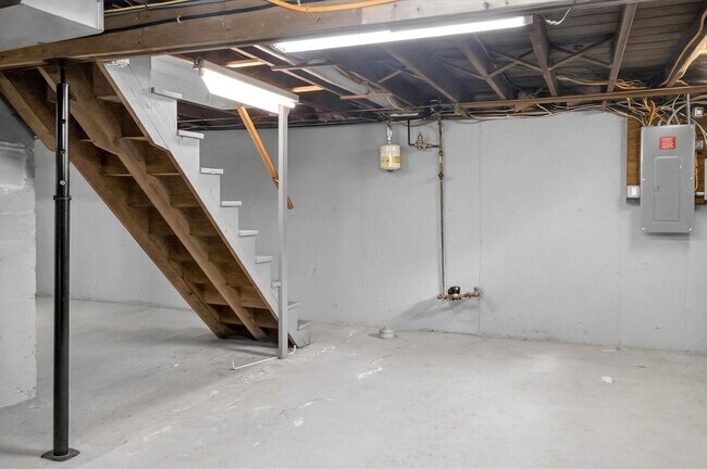 Building Photo - 30 Brookhaven Rd