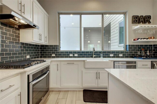 Building Photo - 2114 Philomena St