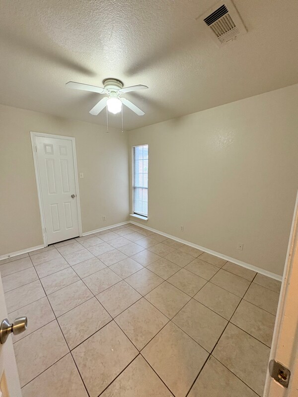 Building Photo - 2102 Westcliff Rd