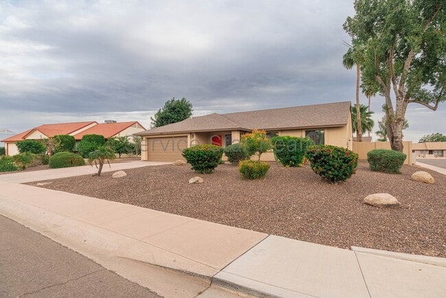 Building Photo - 6409 E Grandview Dr