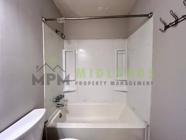 Building Photo - 4921 Dale Dr