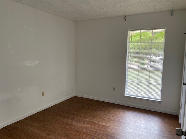 Building Photo - 11610 Pine Knoll