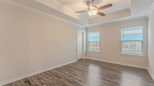 Building Photo - 5427 Southwood Ave