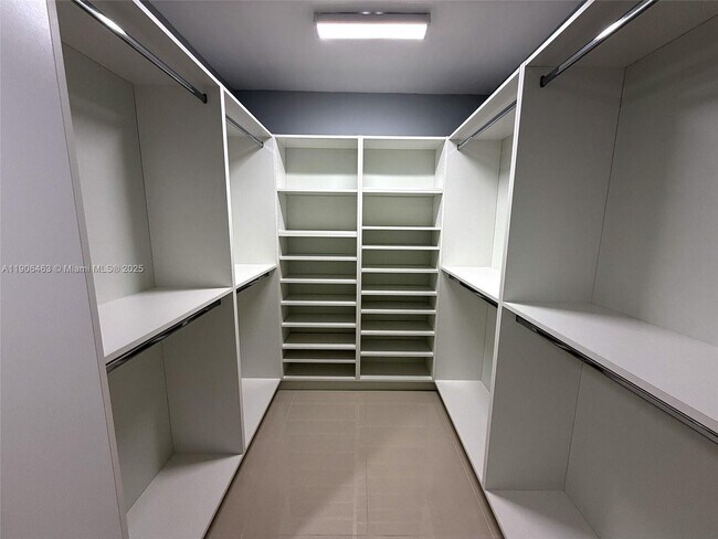 Building Photo - 879 NE 195th St