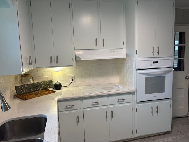 Building Photo - 3819 Marie Cook Dr