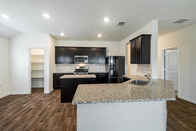 Building Photo - 913 Rosewood St