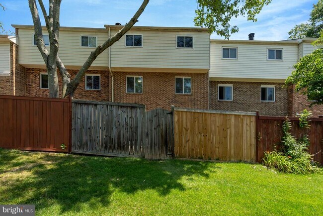 Building Photo - 7065 Leewood Forest Dr