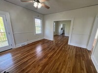 Building Photo - Newly-RENOVATED 2/2 House in a prime location!