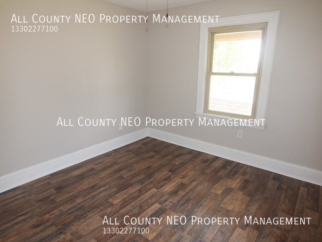 Building Photo - 643 E Archwood Ave