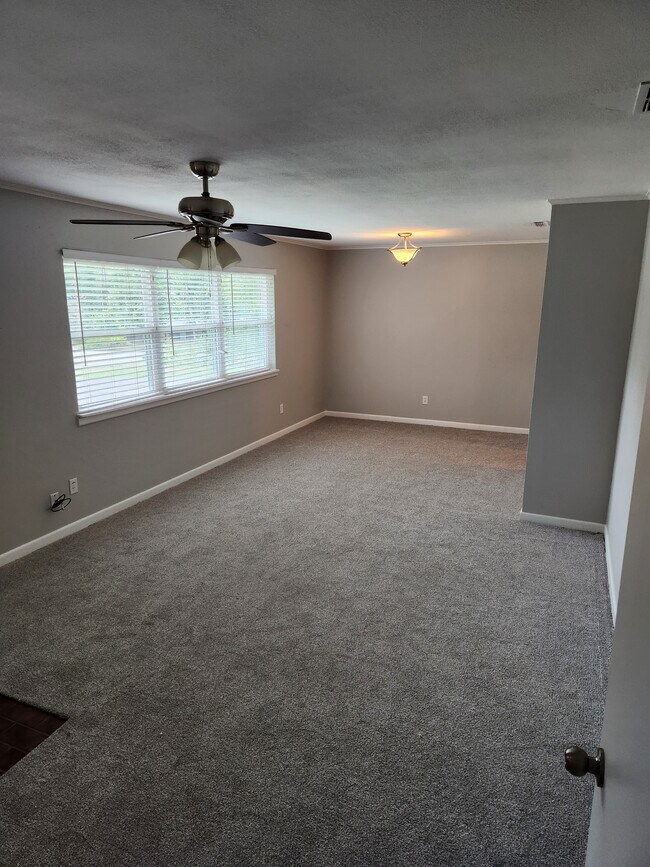 Building Photo - 3114 Tanglewood Dr