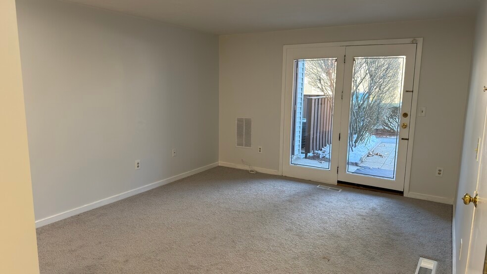 Building Photo - 189 Littleton Rd